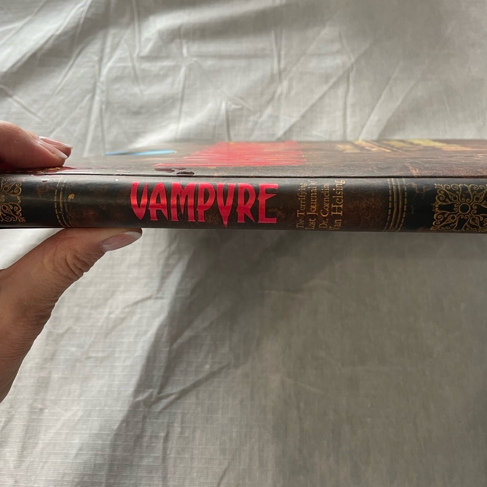Vampyre: The Terrifying Lost Journal of Dr. Cornelius Van Helsing - Picture 10 of 10